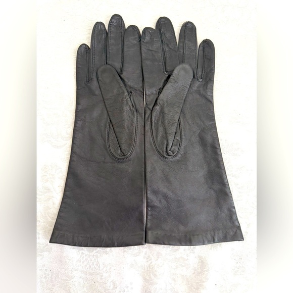 Lord & Taylor Accessories - Lord & Taylor Vt black  Leather Gloves with Silk Lining
Size 6.5 never been used